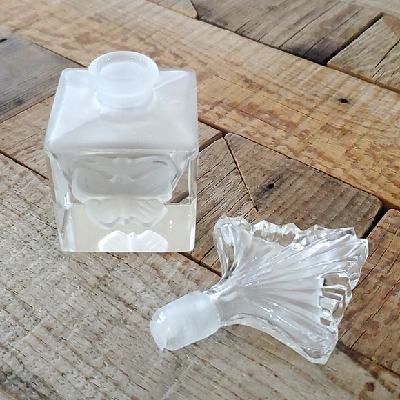 Vintage Silvestri Frosted Crystal Perfume Bottle - Picture 3 of 8